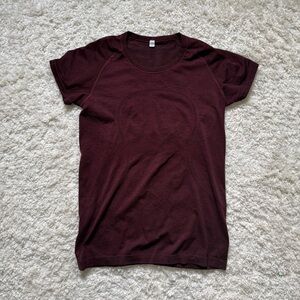 Lululemon Women’s Swiftly Tech Short Sleeve Shirt. Size 12. Good Condition